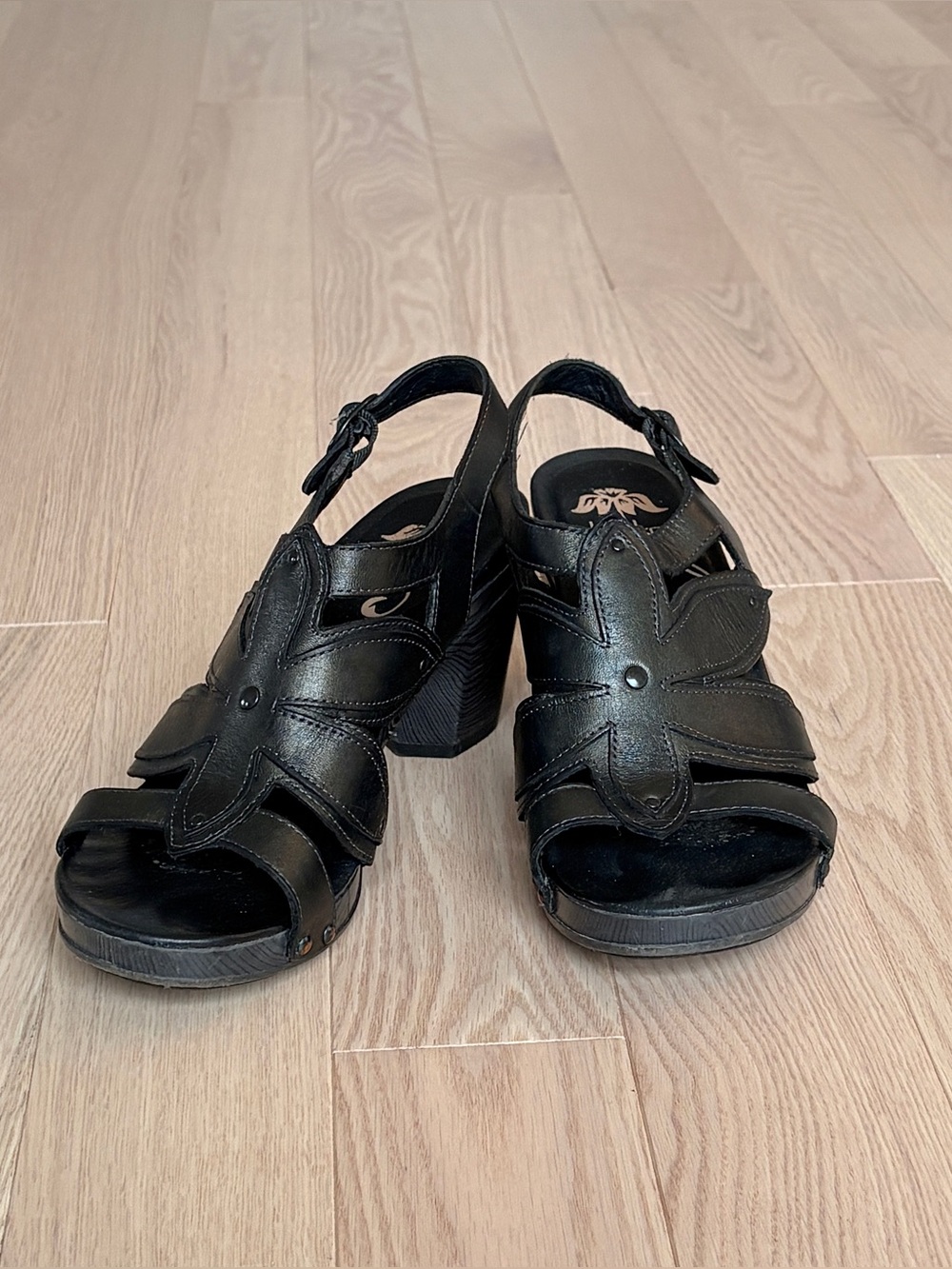 Y2K Dansko Nina Platform leather heels with flower detail VTG sz 7.5-8